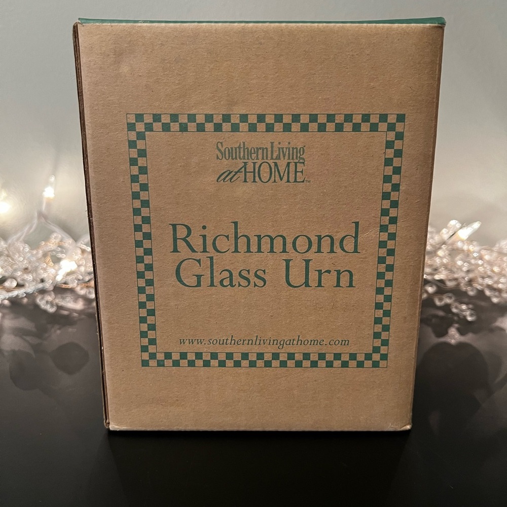 BNIB Southern Living At Home Richmond Glass Urn #40278 - Picture 2 of 5
